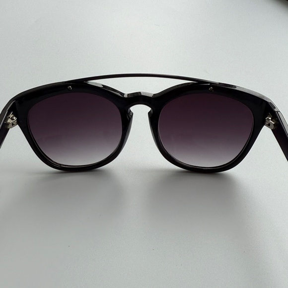 Stylish Black Sunglasses - Picture 10 of 10